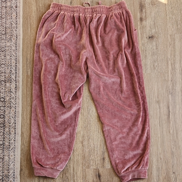 World Market Rose Pink Velvet Joggers Size L/XL - Picture 3 of 5